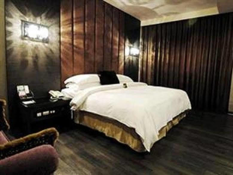 The Riverside Hotel Fashion Kaohsiung Exterior photo