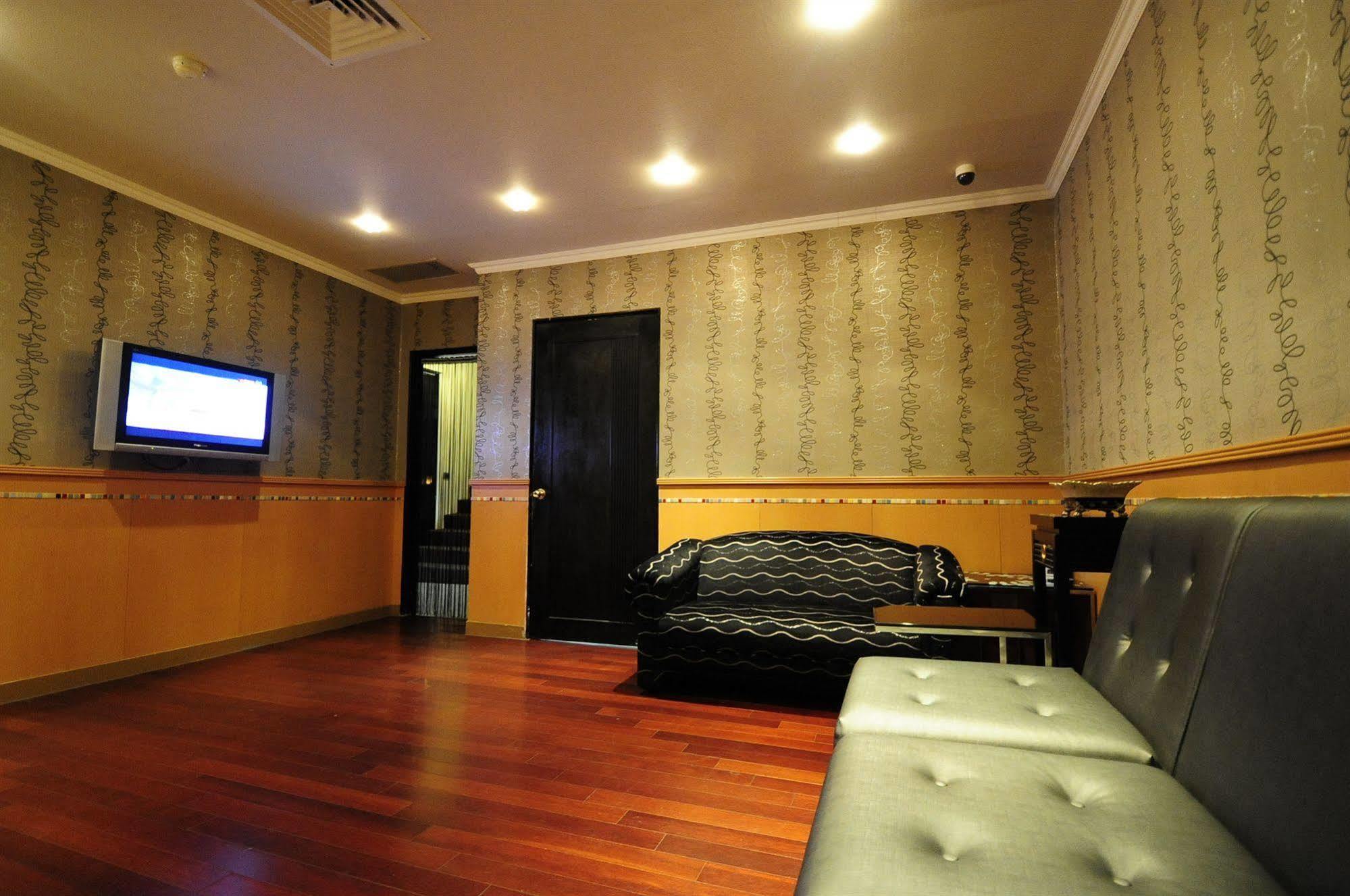 The Riverside Hotel Fashion Kaohsiung Exterior photo