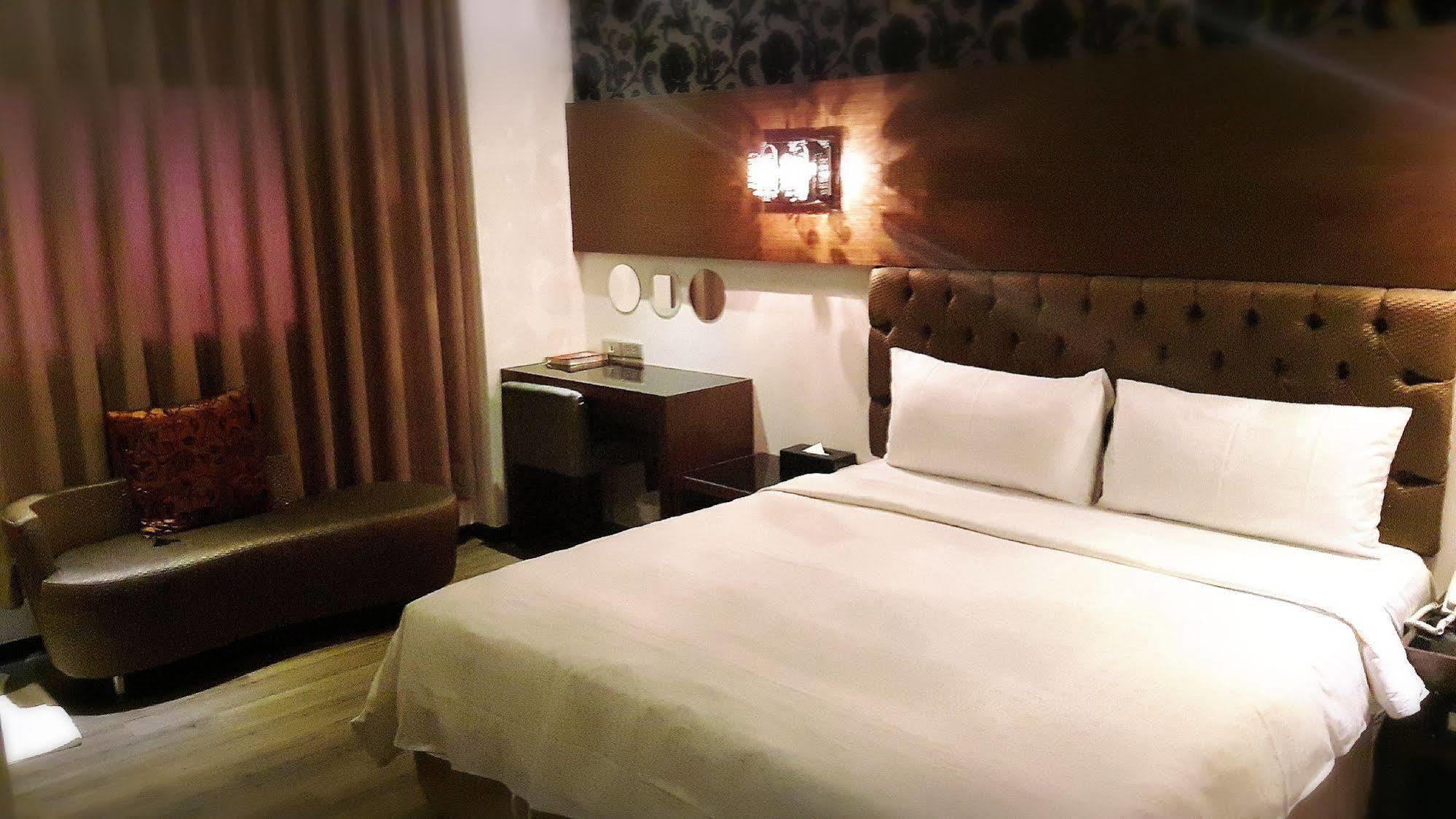 The Riverside Hotel Fashion Kaohsiung Exterior photo