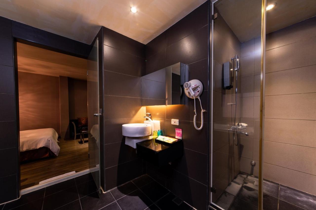 The Riverside Hotel Fashion Kaohsiung Exterior photo